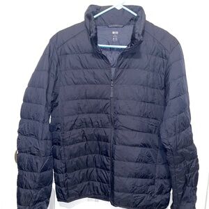 Uniqlo Men’s light weight down filled puffer Jacket Size Small